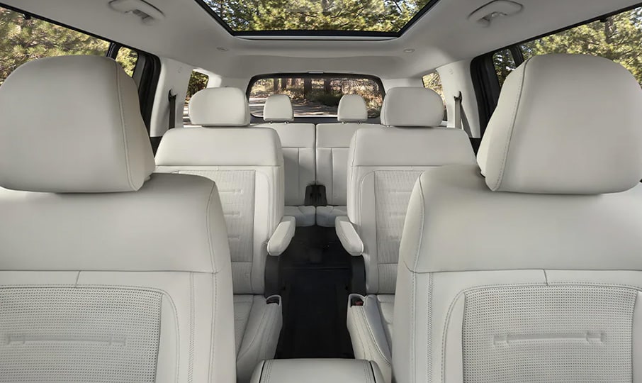 Intérieur du Hyundai SANTA FE avec sièges capitaine livrables à la deuxième rangée