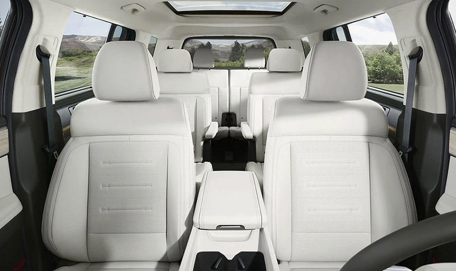 Intérieur du Hyundai SANTA FE avec sièges capitaine de deuxième rangée.