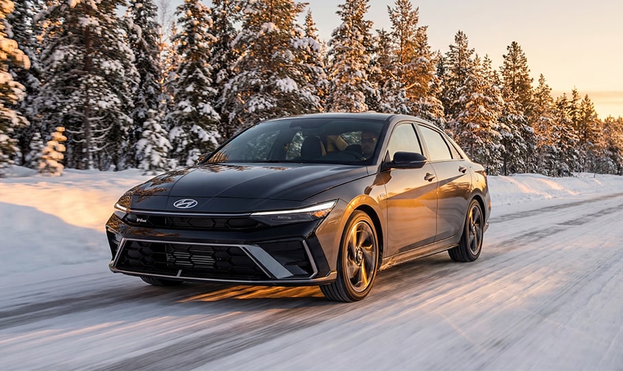 Side exterior view of Hyundai ELANTRA