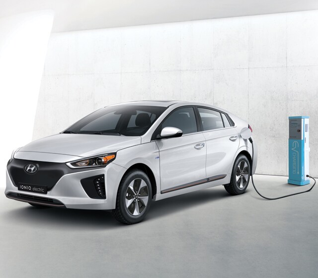 2017_IONIQ_EV_EXTERIOR_CHARGING_CAR