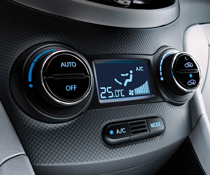 Contrôle automatique de la temperature dans la Hyundai Accent voiture compacte à hayon 2017