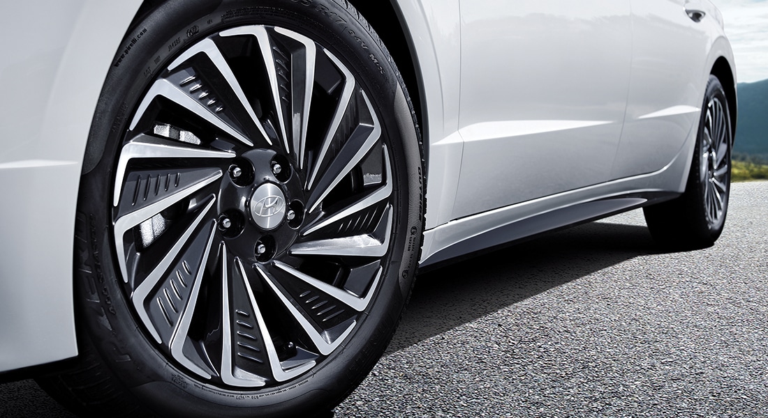 Wheels and tires on the 2020 Sonata Hybrid