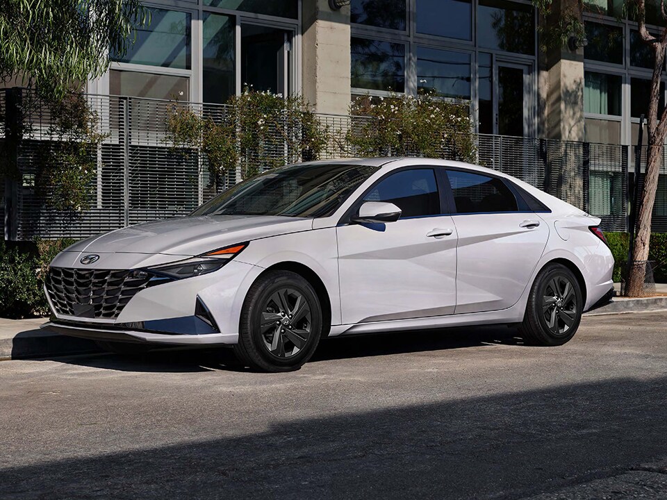 2022 Elantra | Stay connected and protected. | Hyundai Canada