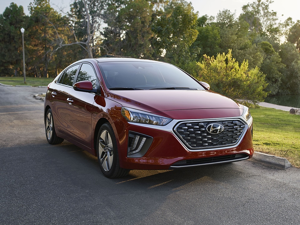 https://www.hyundaicanada.com/-/media/hyundai/showroom/2022/ioniq-hybrid/intro/ioniqhybrid_contentblock_desktop.jpg