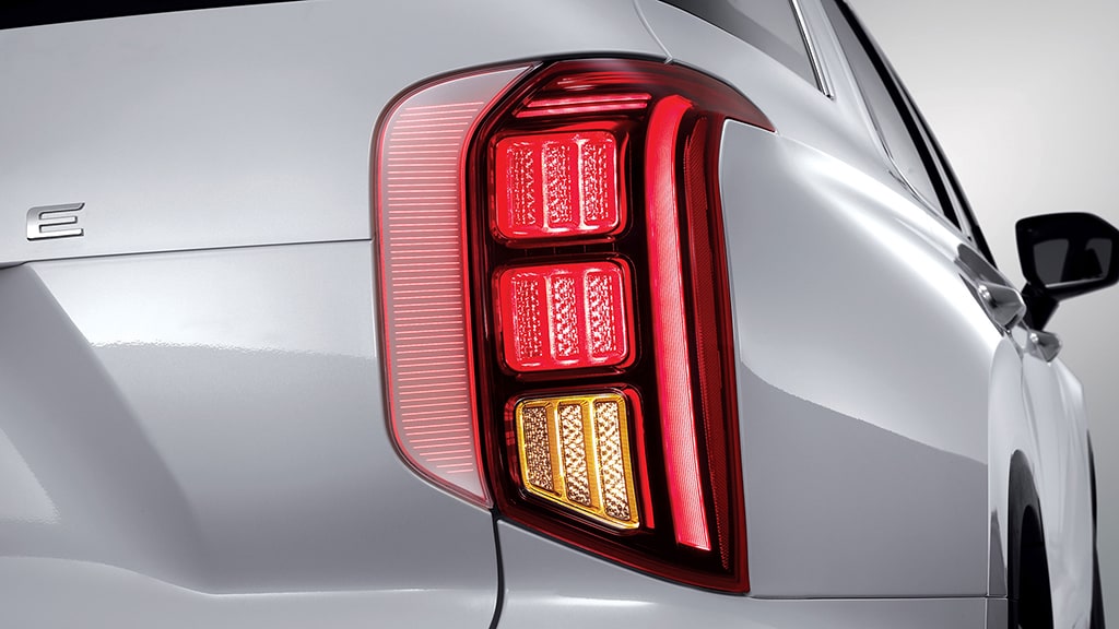 Exterior rear view of LED tail lights on the 2022 PALISADE