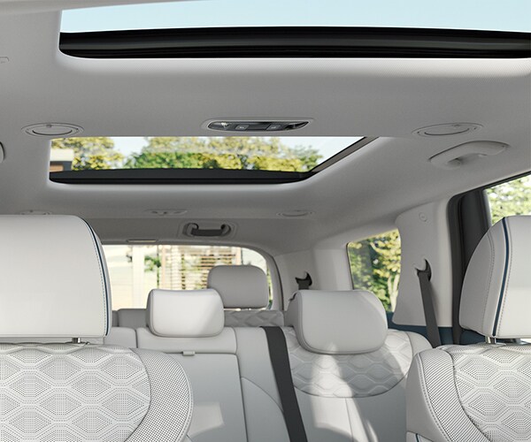 Interior view of the sunroof in the 2022 PALISADE