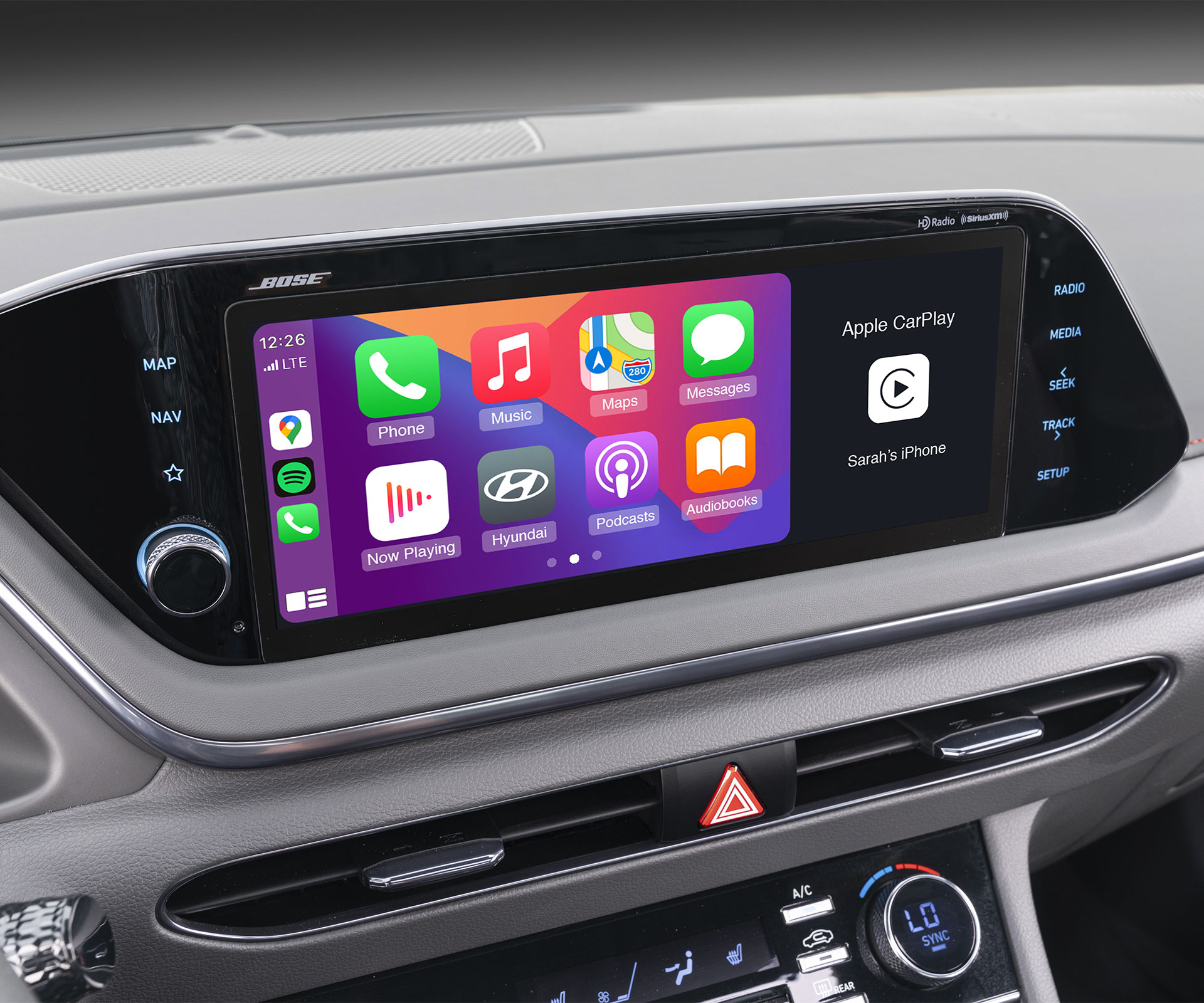 Interior image of the 2022 SONATA touch-screen display with wireless connectivity