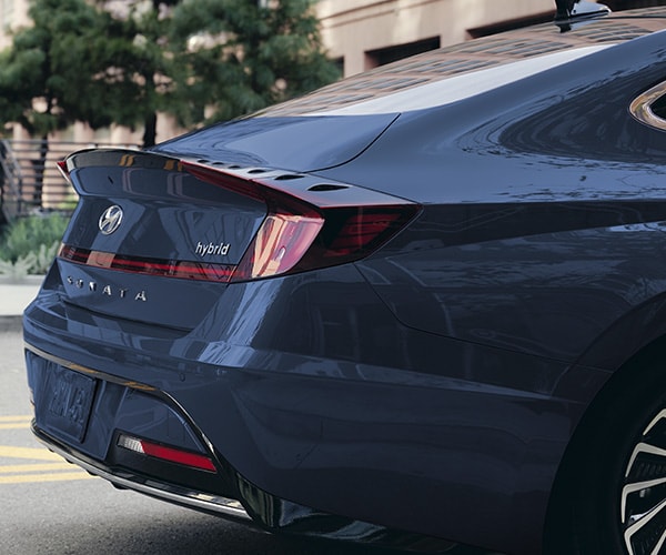 Exterior rear view of the LED tail lights on the 2022 SONATA