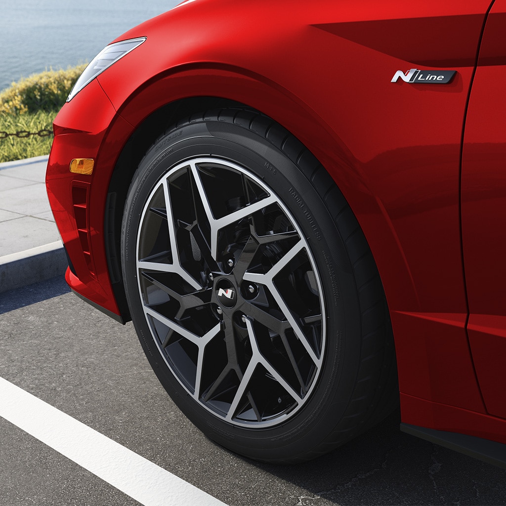Exterior side view of the 2022 SONANTA N-Line 19" Alloy Wheels