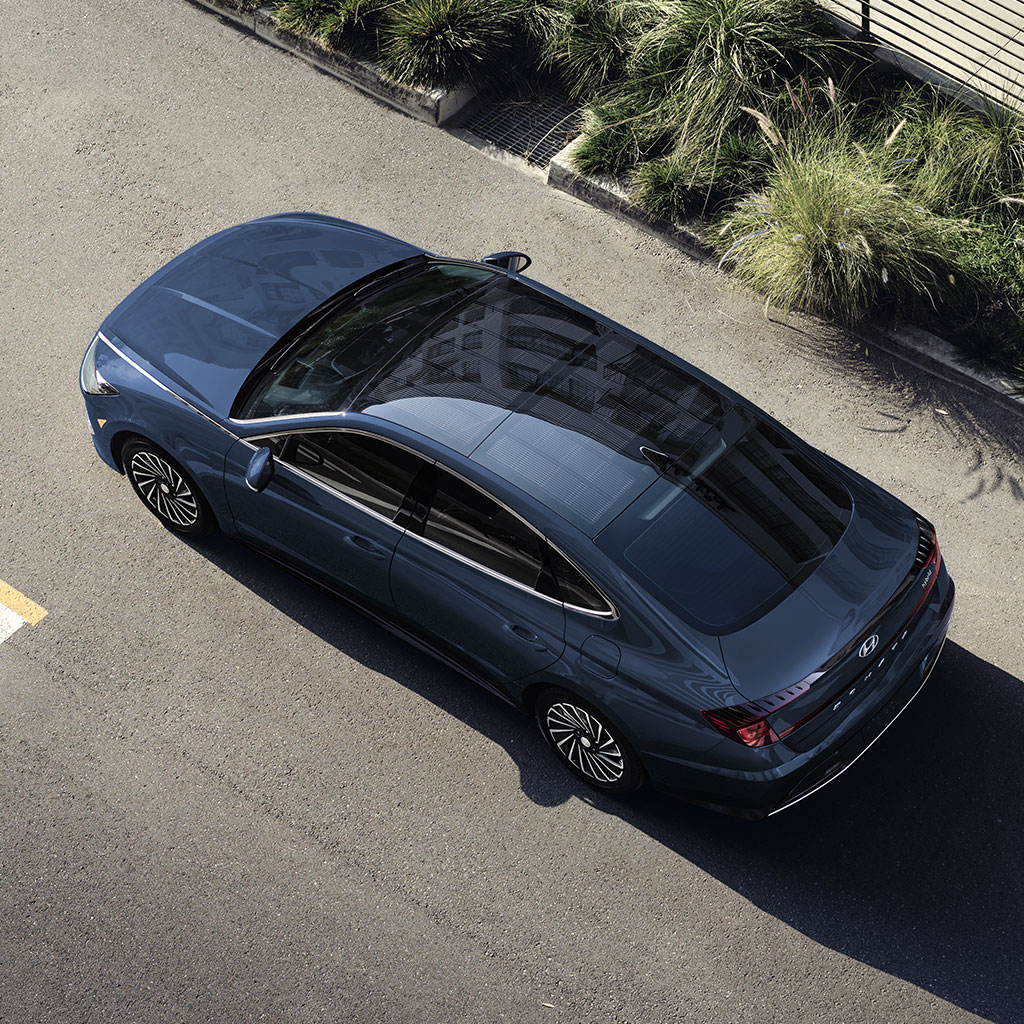 Birds-eye view of the 2022 Sonata in blue