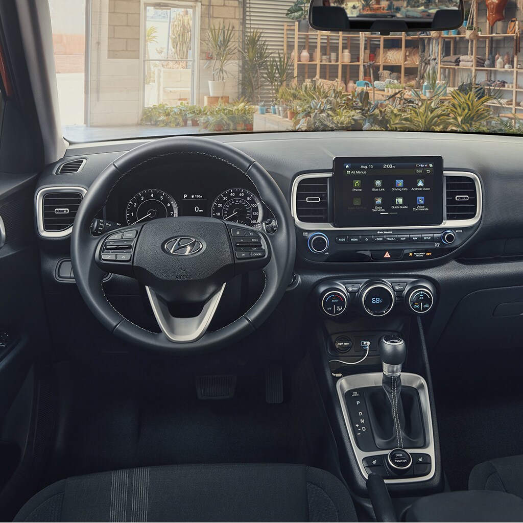 Avant de l'habitacle en tissu noir haut de gamme du VENUE 