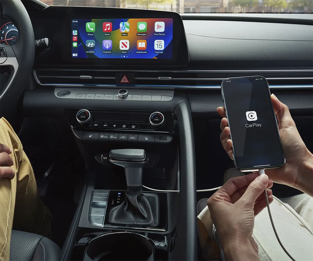 Apple CarPlay&trade; and Android Auto&trade;