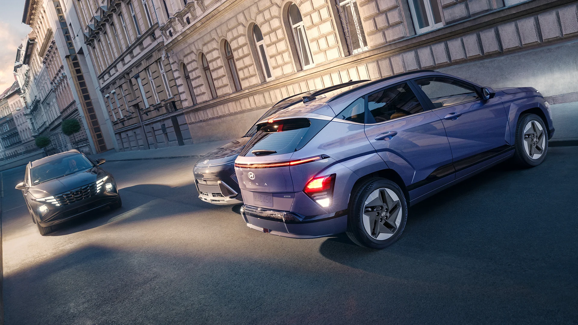When reversing out of areas with low visibility, this standard system warns the driver if a vehicle approaches from either side. It can also apply the brakes automatically under certain conditions if no action is taken.
