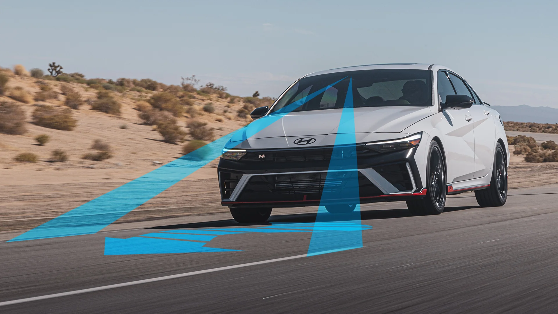 Using the frontview camera to detect lane markers on the road, this standard feature assists the driver’s steering to help keep the vehicle centred inside the lane.