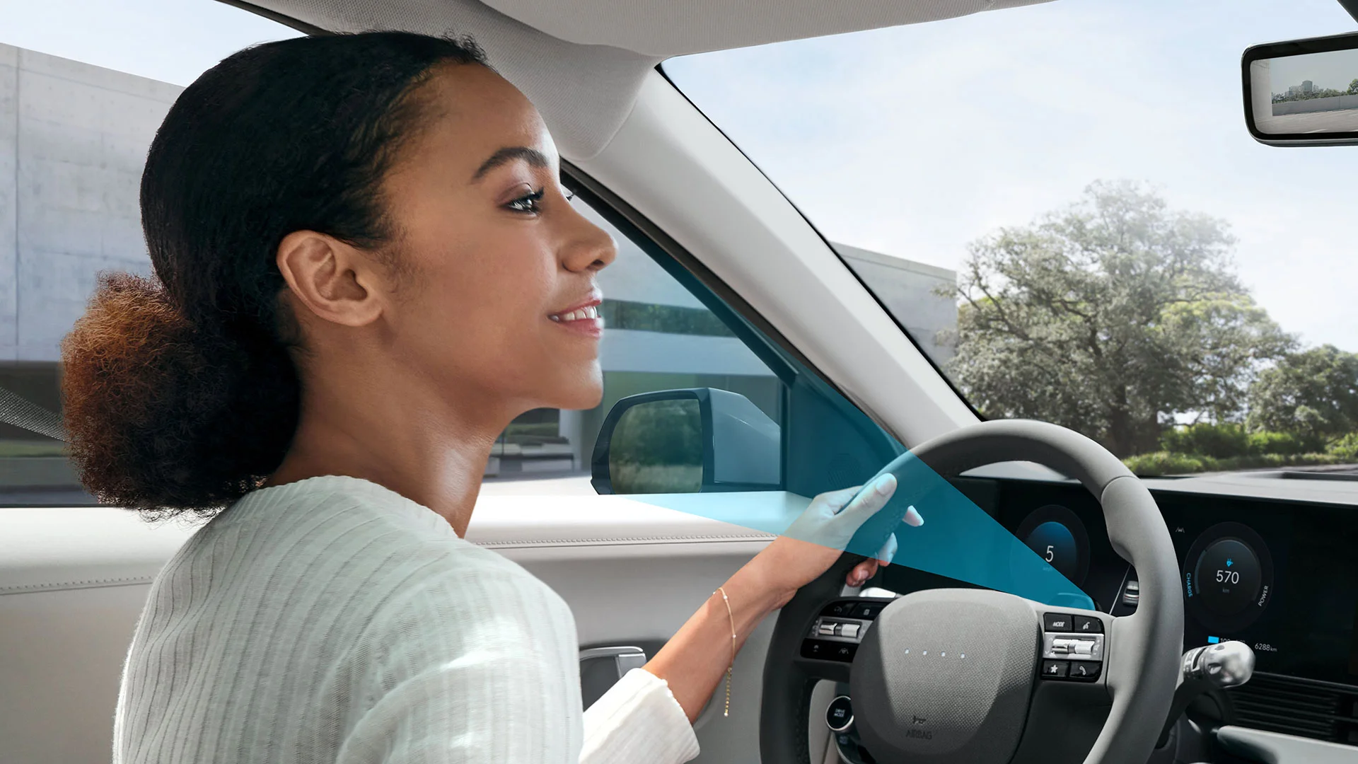 The available Forward Attention Warning feature utilizes an infrared camera mounted on the steering column to help track the driver’s eye gaze and monitor attention levels to help ensure safe driving. 