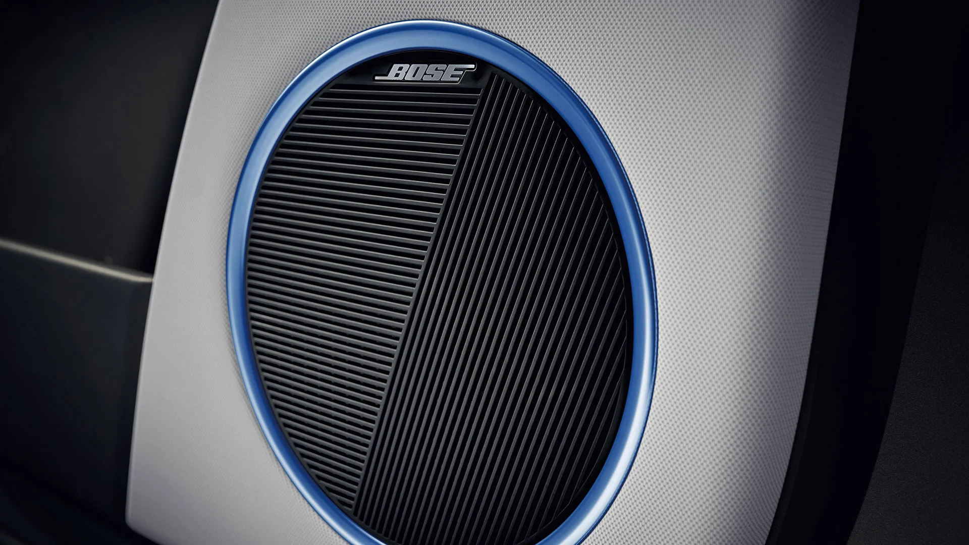 The BOSE® premium sound system delivers incredible performance with high-performance speakers optimally tuned to deliver amazing sound.