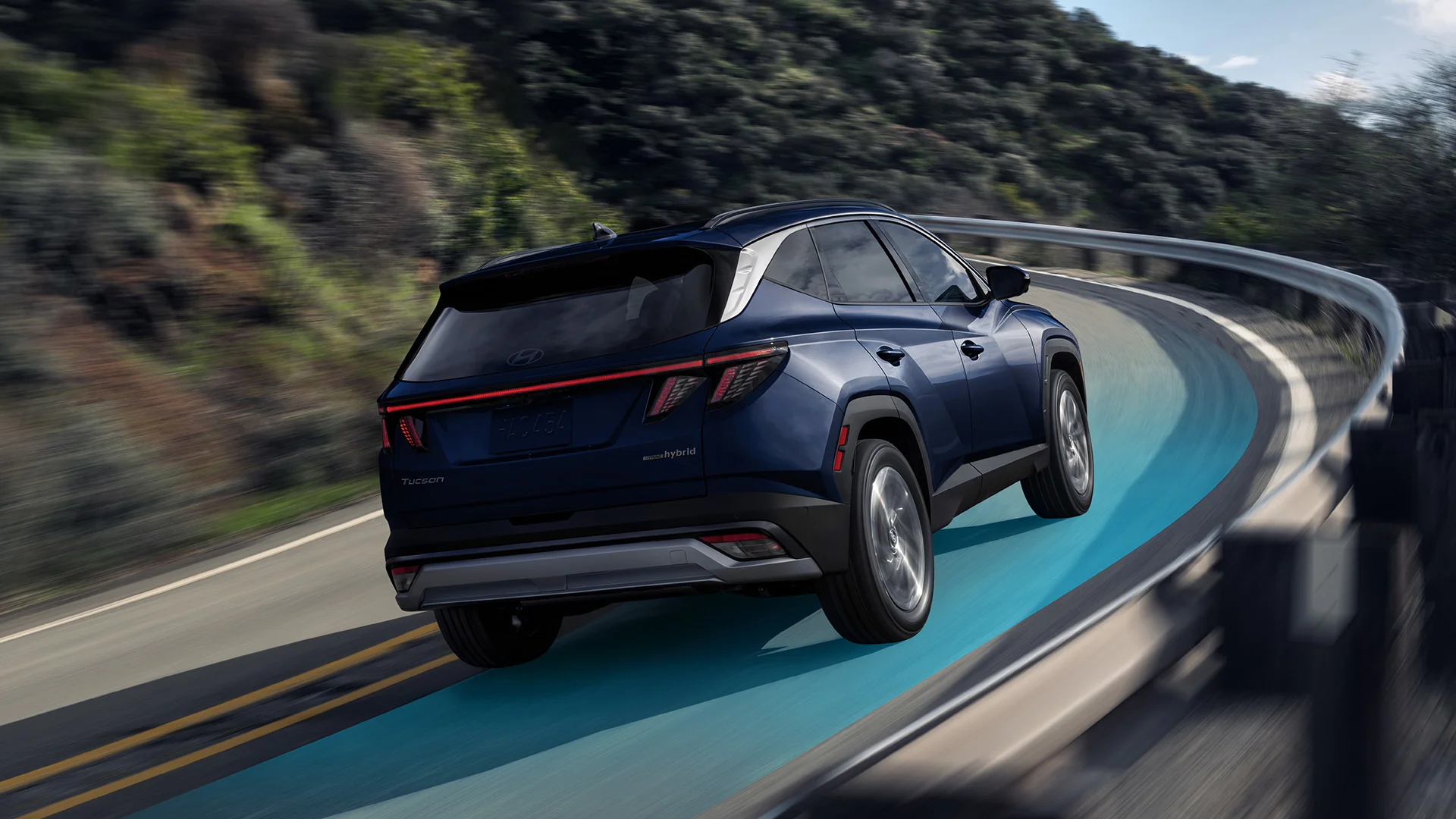 Le régulateur de vitesse adaptatif est encore plus pratique qu’un régulateur de vitesse conventionnel. Réglez une vitesse et une distance prédéterminées par rapport au véhicule qui vous précède et le régulateur de vitesse adaptatif fonctionnera en toute sécurité, même dans la circulation dense.