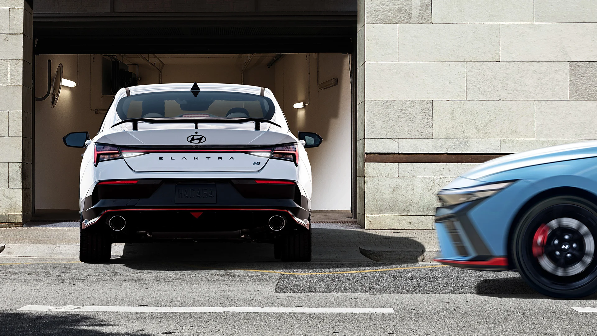 When reversing out of areas with low visibility, this system not only warns the driver if vehicles are approaching from the side — it can also apply the brakes automatically under certain conditions if no action is taken.