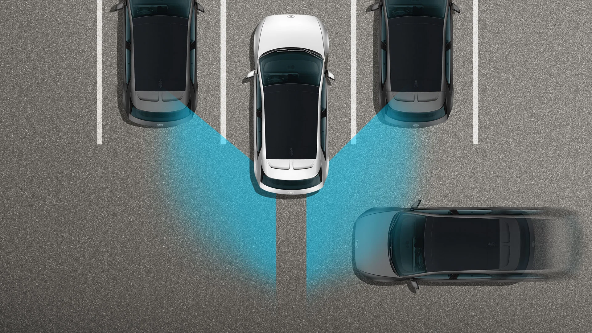 When reversing out of areas with low visibility, this standard system warns the driver if a vehicle approaches from either side. It can also apply the brakes automatically under certain conditions if no action is taken.