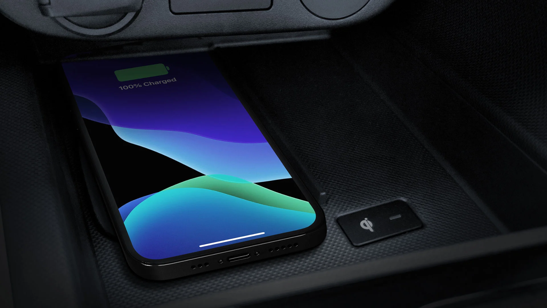 Tucked away in the centre console, the wireless charging pad lets you easily charge your mobile phone without distracting and unsightly cables.