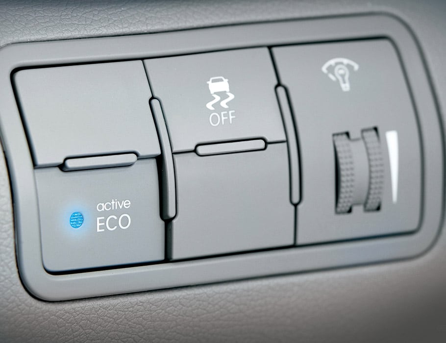 Les boutons de système active eco dans la Hyundai Accent voiture compacte à hayon 2017