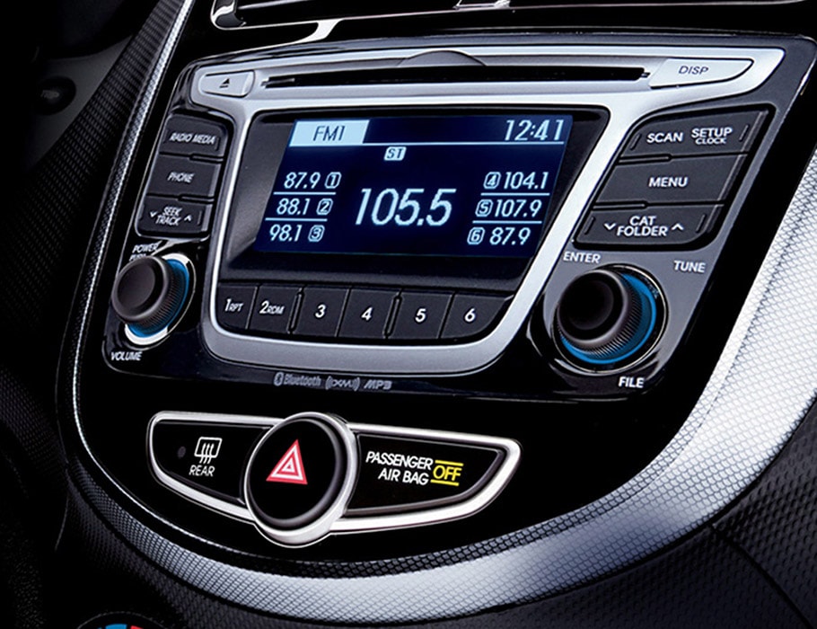 Image du système audio Hyundai Accent hatchback 2017 avec 6 haut-parleurs